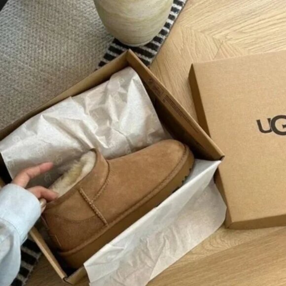 UGG Classic Ultra Mini Boots - Picture 5 of 6